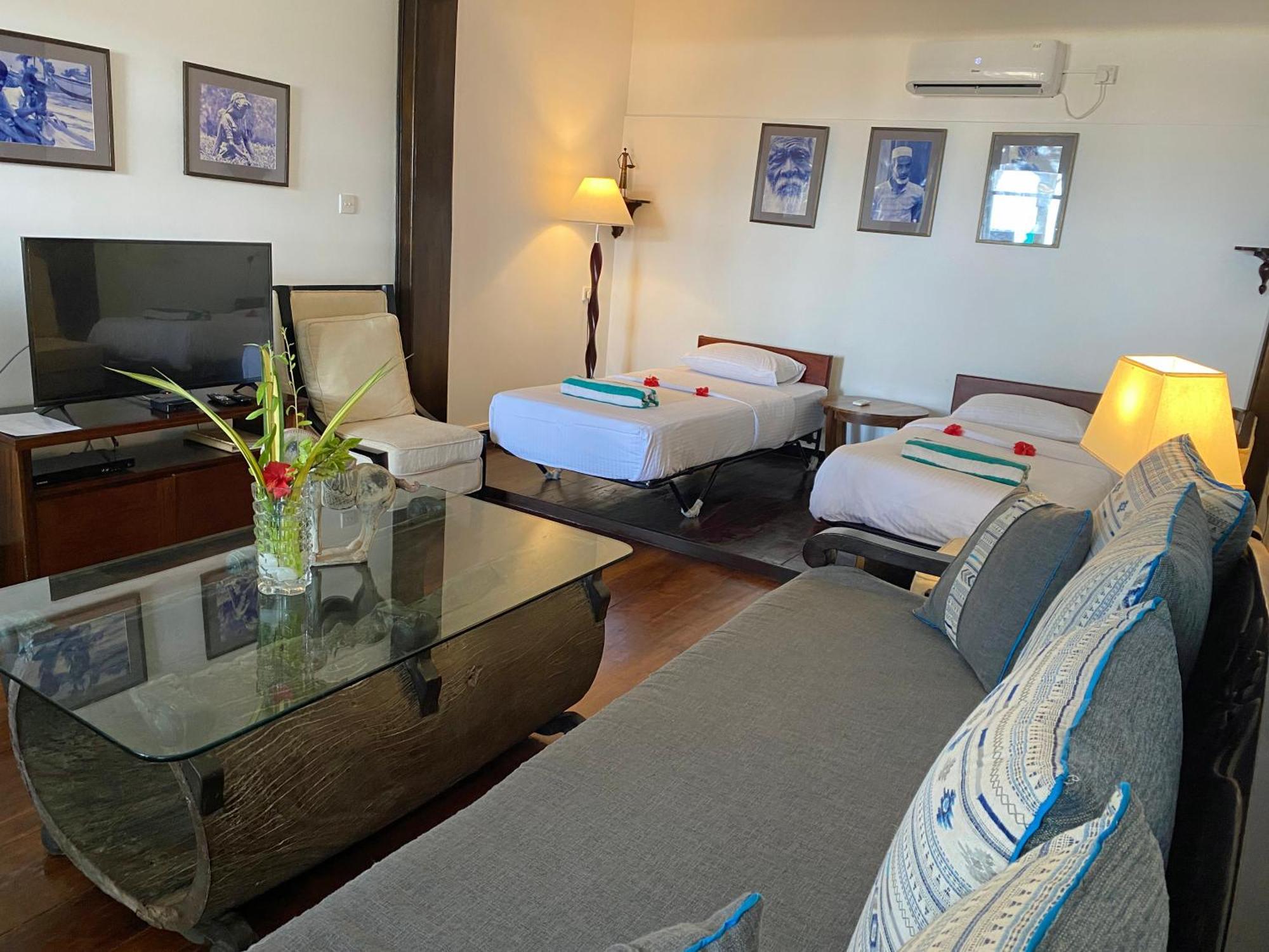 Lanka Hotel 4*