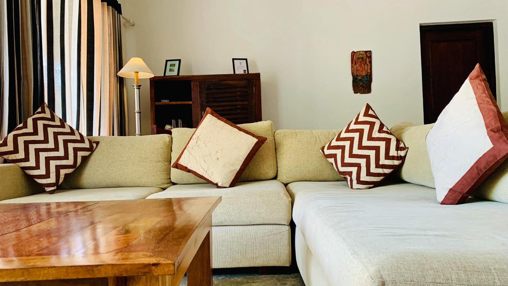Lanka Hotel 4*